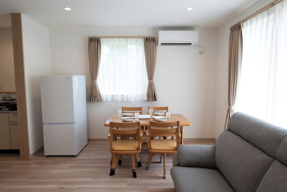 Basic House, 2 Bedrooms, City View | Dining