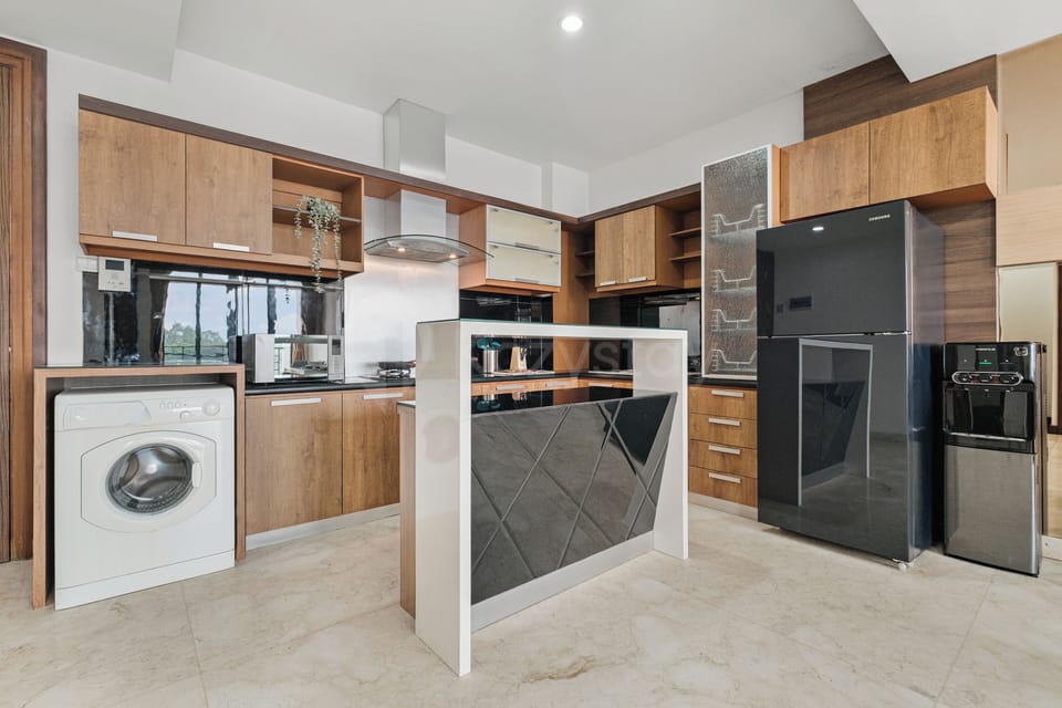 Apartment, 2 Bedrooms, City View | Private kitchen | Full-size fridge, microwave, stovetop, cookware/dishes/utensils