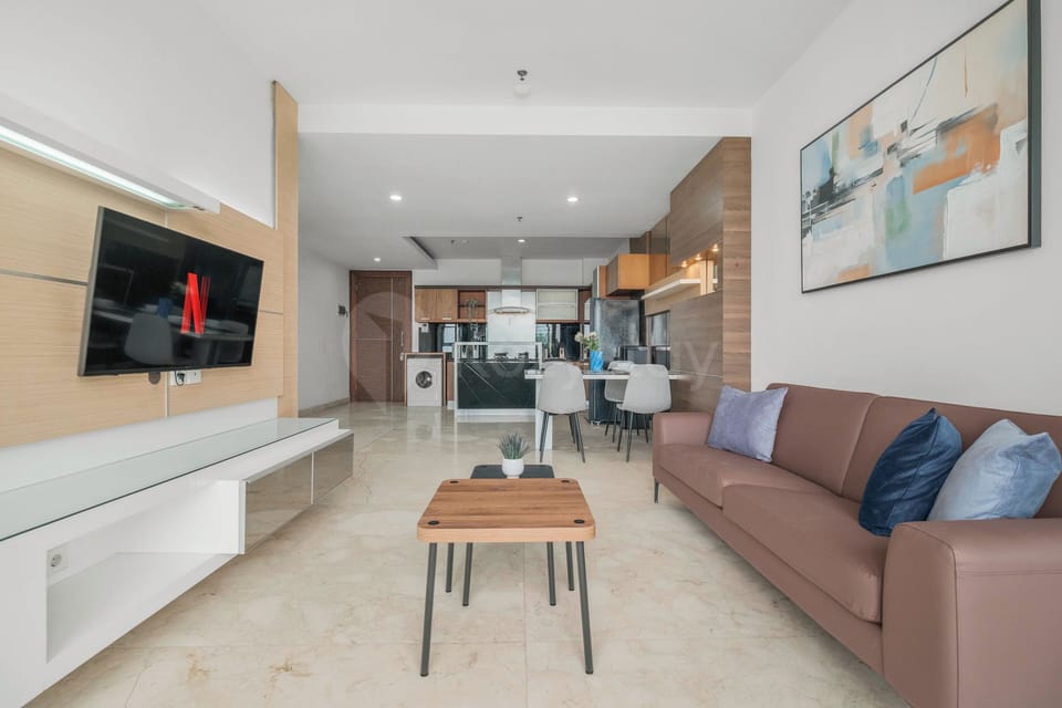 Apartment, 2 Bedrooms, City View | Living area | 43-inch Smart TV with cable channels, Netflix, streaming services