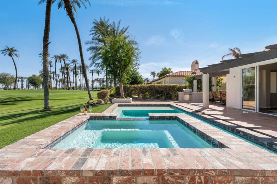Backyard: pool & spa, large putting green, sun lounge chairs, outdoor kitchen area, Natural Gas Firepit, BBQ