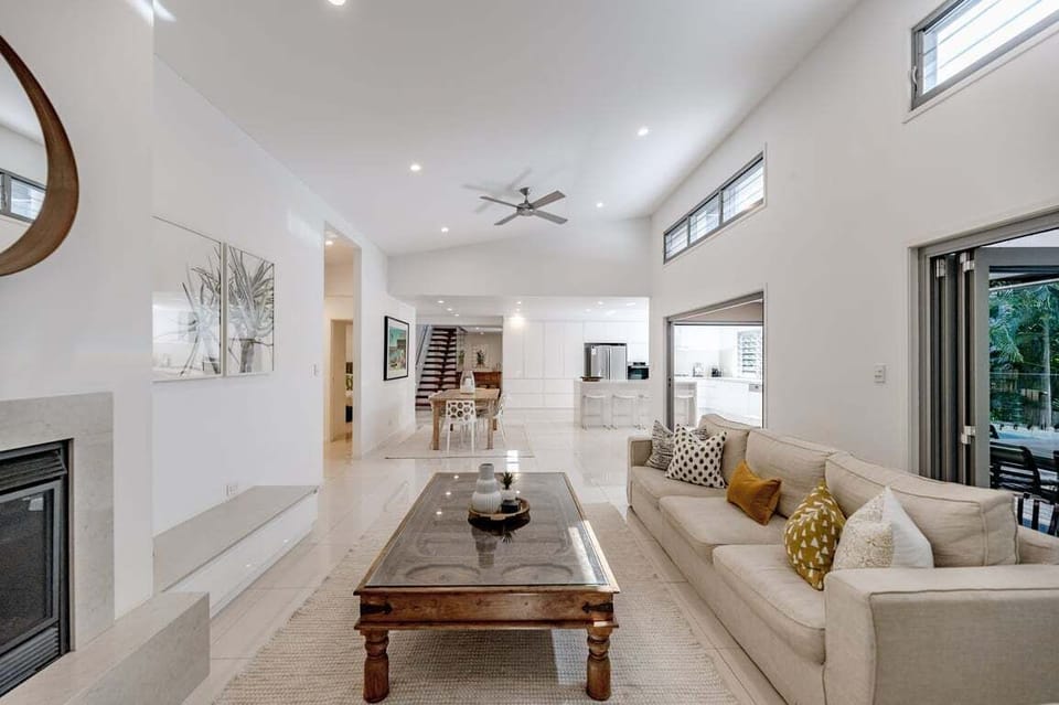 Elegant Open-Plan Interior