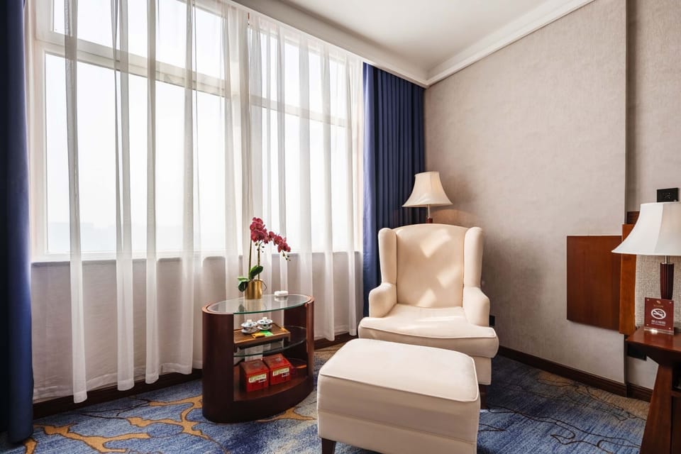 Luxury Double Room, City View | Interior