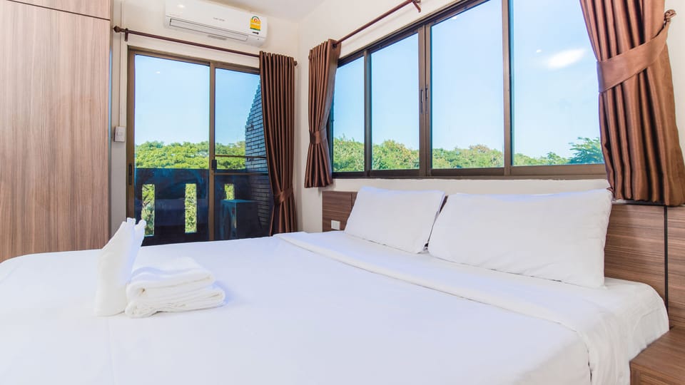 Superior Premier (4 storied building) | Desk, blackout drapes, free WiFi, bed sheets