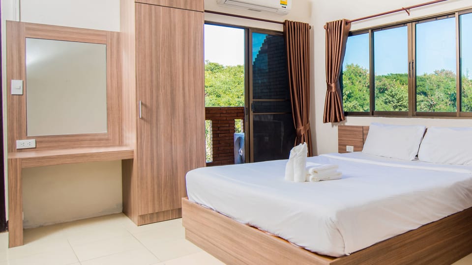 Superior Premier (4 storied building) | Desk, blackout drapes, free WiFi, bed sheets