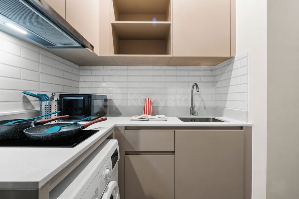 Apartment, 2 Bedrooms, City View | Private kitchen | Full-size fridge, microwave, stovetop, cookware/dishes/utensils