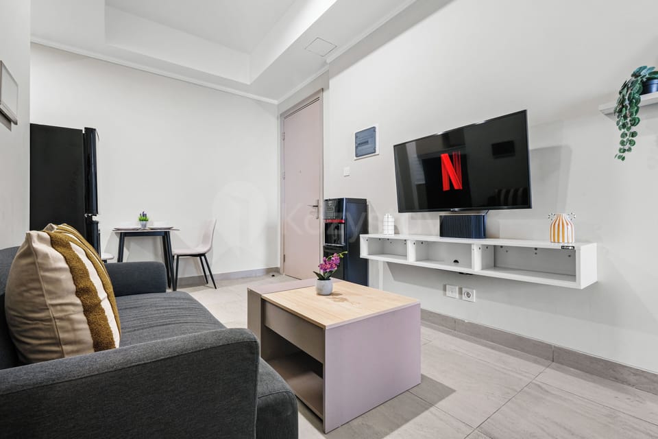 Apartment, 2 Bedrooms, City View | Living area | 43-inch Smart TV with cable channels, Netflix, streaming services