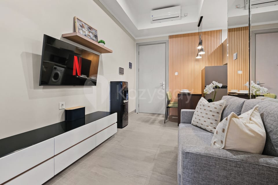 Apartment, 1 Bedroom, City View | Living area | 43-inch Smart TV with cable channels, Netflix, streaming services