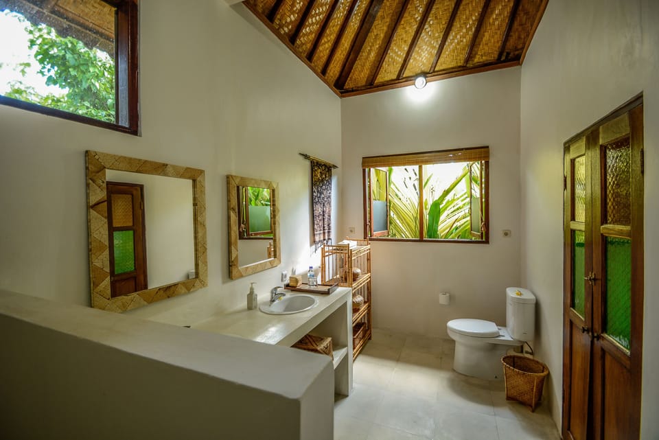 Villa, Sea View (Villa Ombak) | Bathroom | Shower, free toiletries, hair dryer, towels