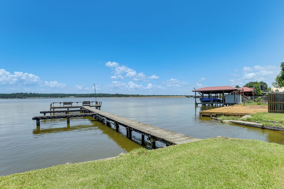 Walk to Lake Livingston | 2 Neighborhood Boat Launches | Boat/Trailer Parking