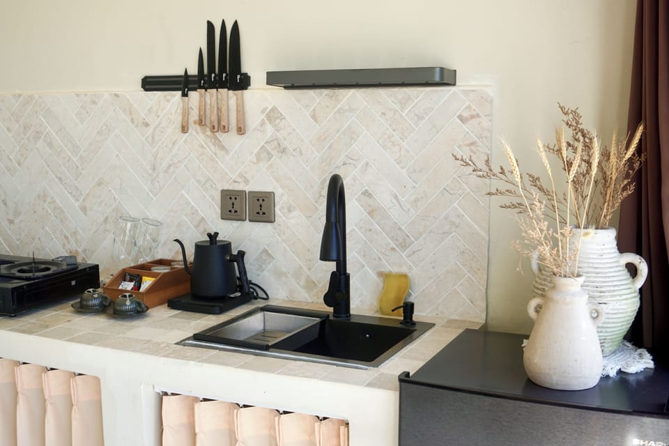 Comfort Suite, Kitchen | Private kitchen