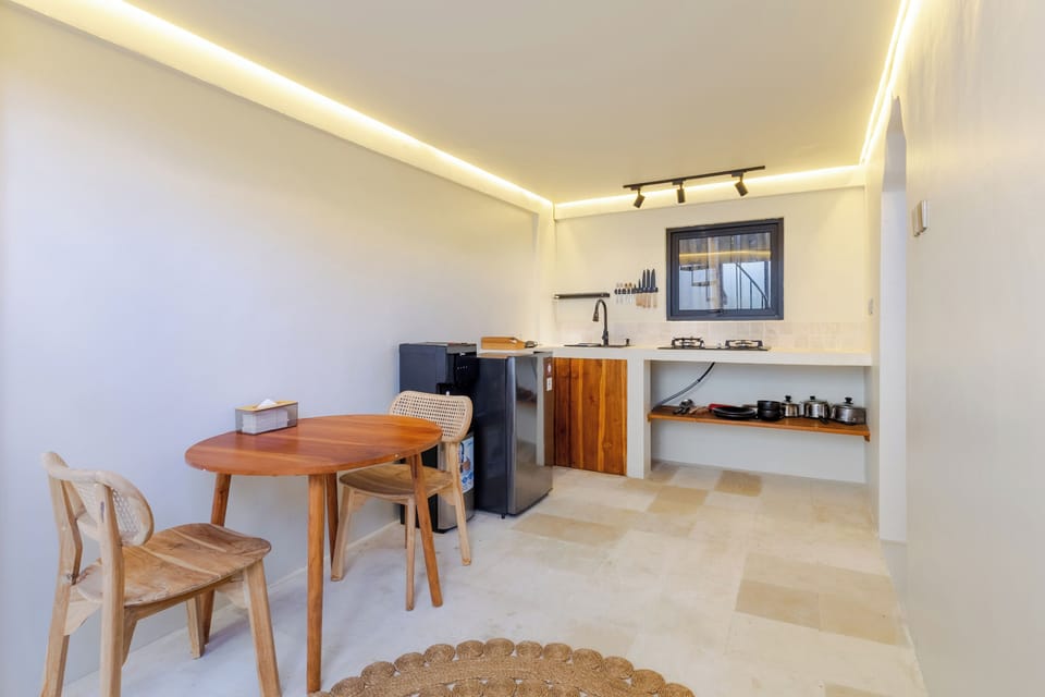 Deluxe Loft, Private Pool | Private kitchen