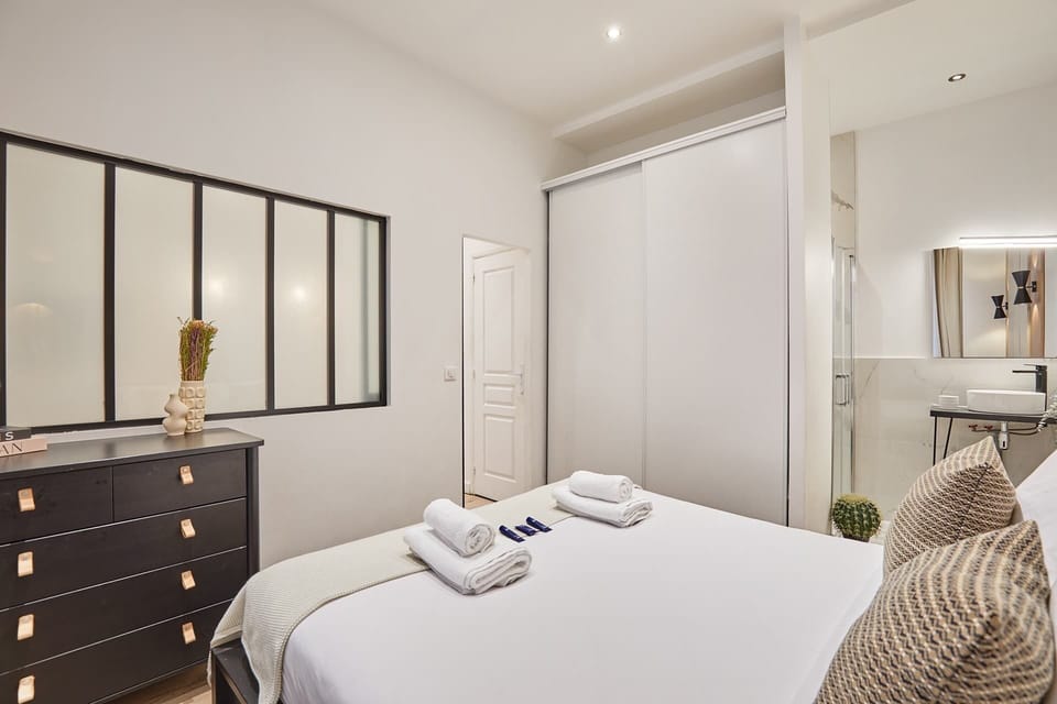Chambre 2 avec salle de bain