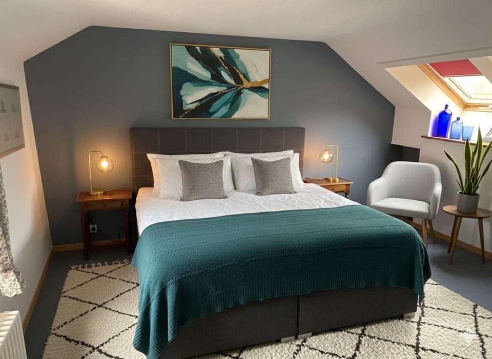 Comfort Double Room | Desk