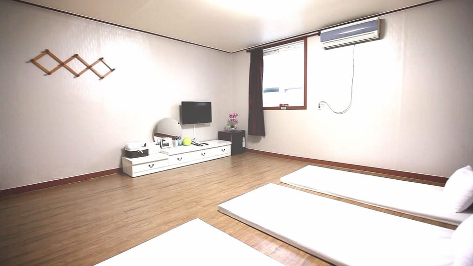 Desk, free WiFi, bed sheets