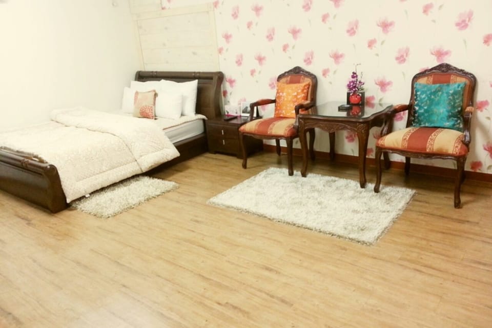 Standard Room | Desk, free WiFi, bed sheets