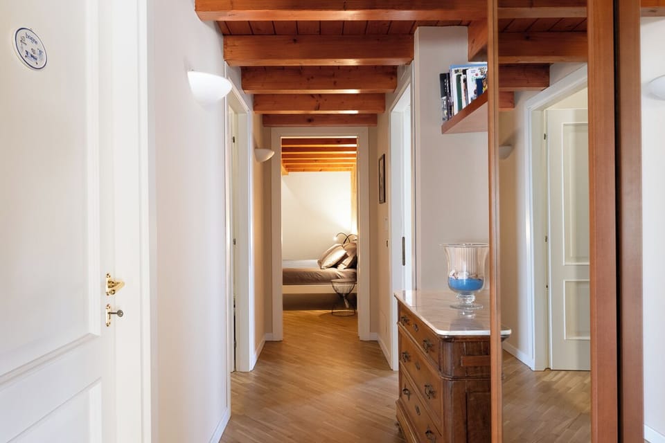 Apartment, 3 Bedrooms, Lake View | Interior