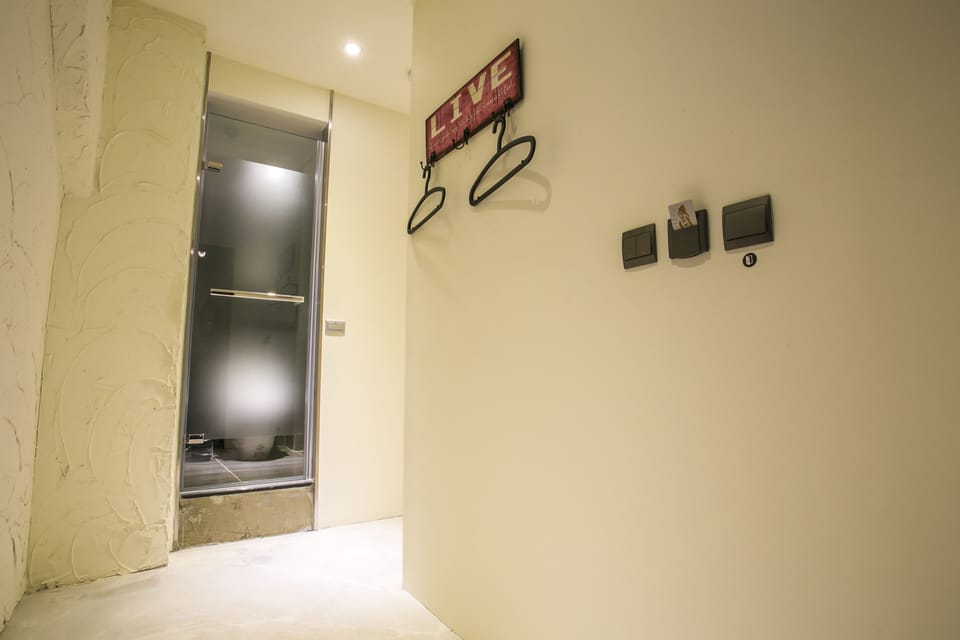 Sunshine Double Room, with Windows | Interior