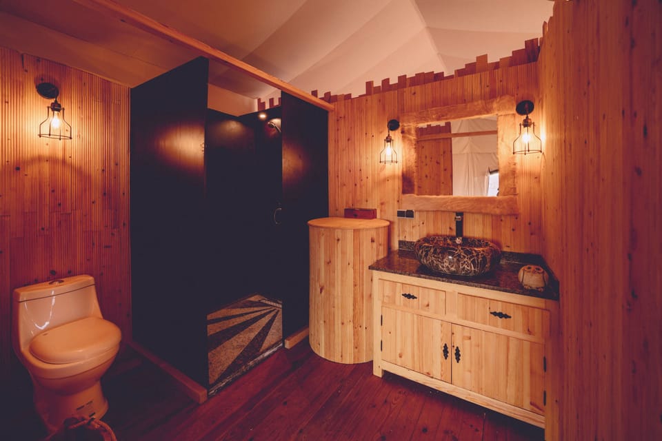 Deluxe Quadruple Room, Desert View | Bathroom | Shower, towels, soap, shampoo