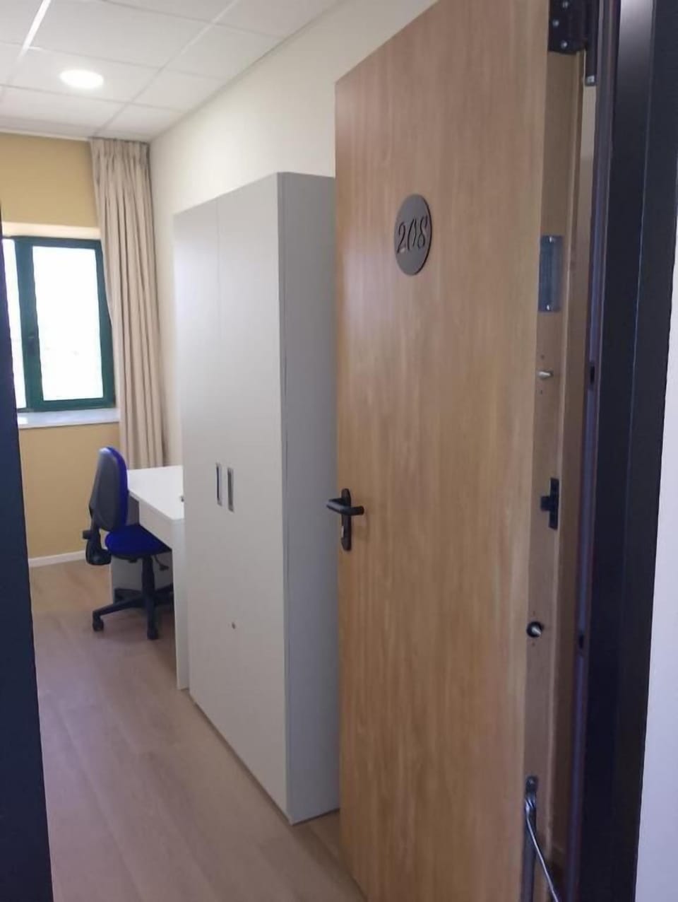 Basic Single Room | Interior