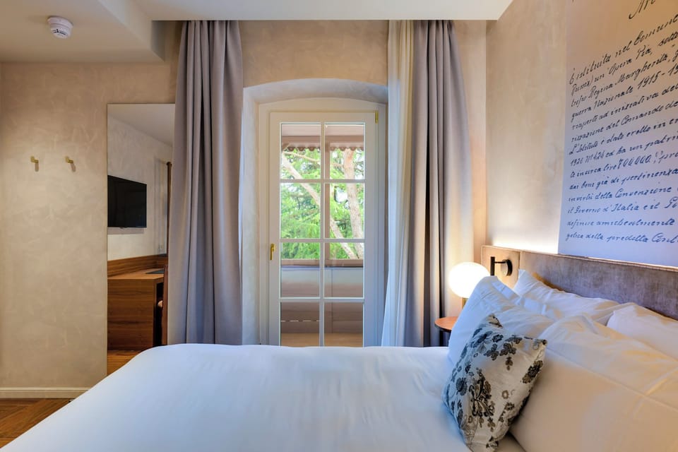 Classic Double or Twin Room, Hill View | Terrace/patio