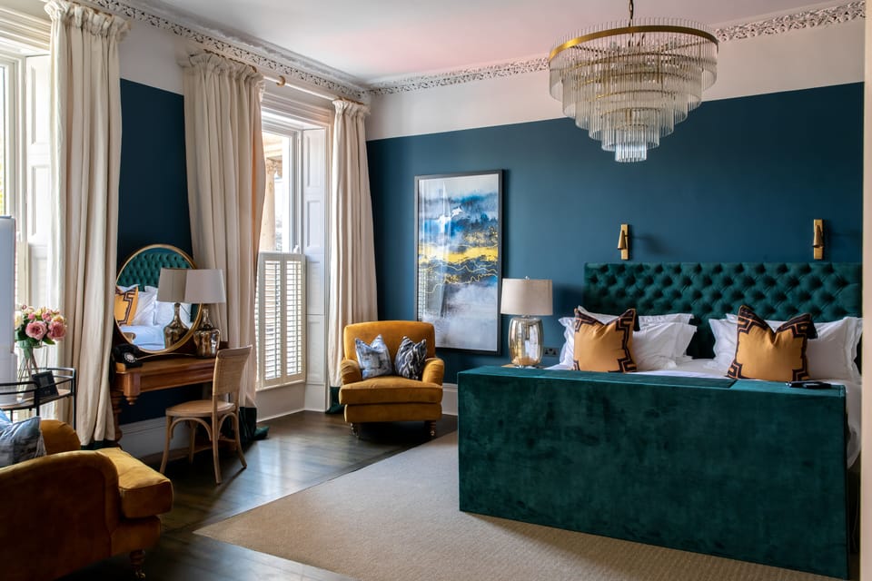 Signature Double Room | Minibar, in-room safe, desk, blackout drapes