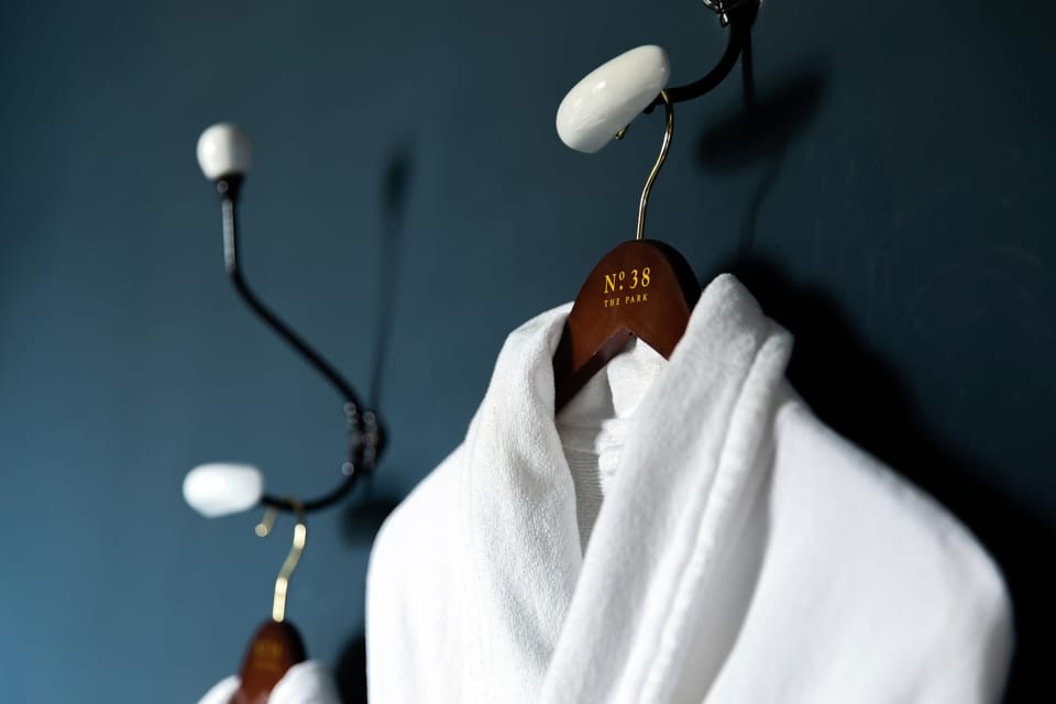 Deluxe Double Room | Bathroom | Free toiletries, hair dryer, bathrobes, slippers