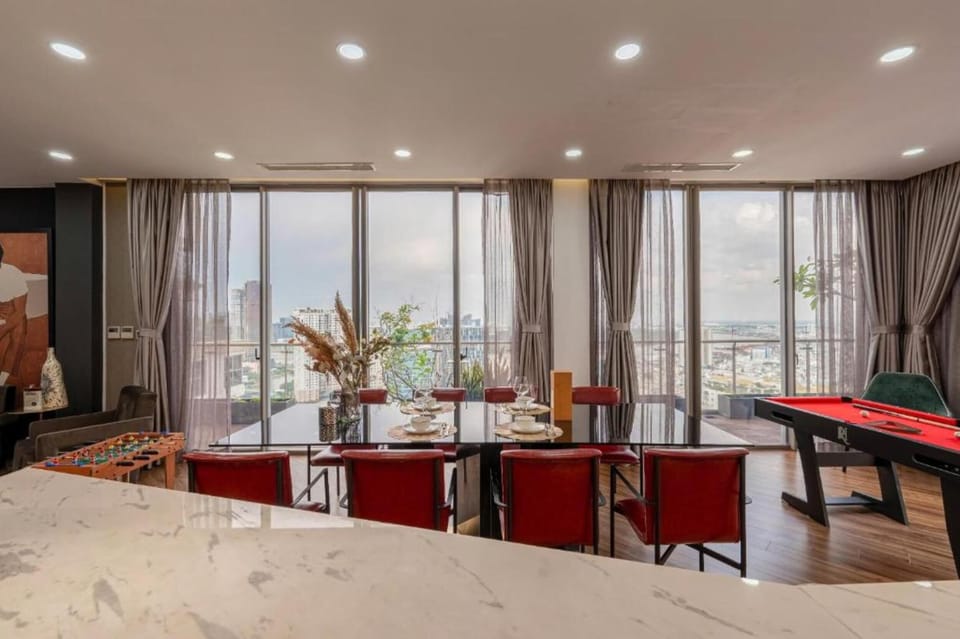 Apartment, Balcony, City View | Game room