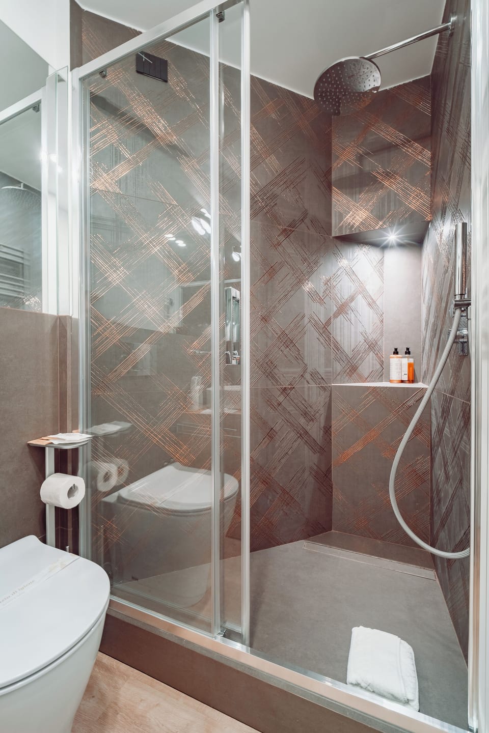 Comfort Double Room | Bathroom | Slippers