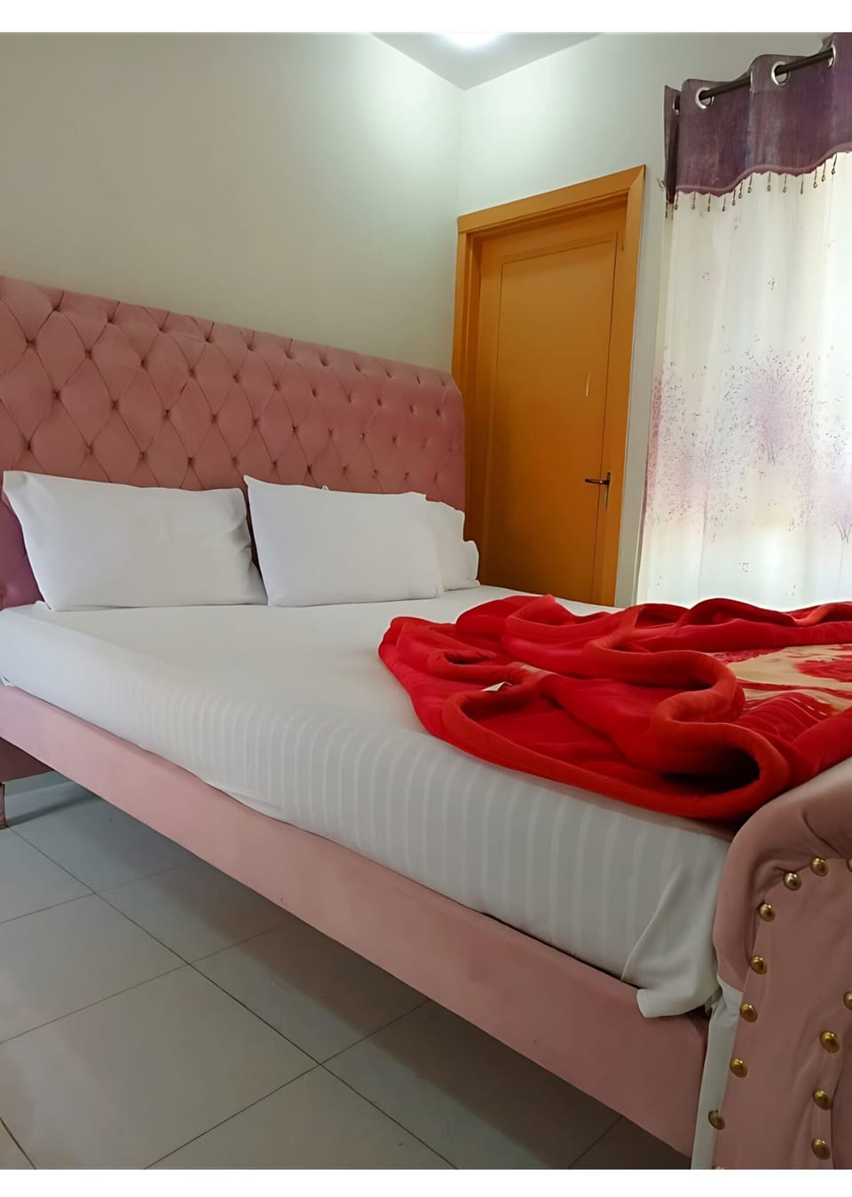 Standard Room | Iron/ironing board (on request), WiFi (free)