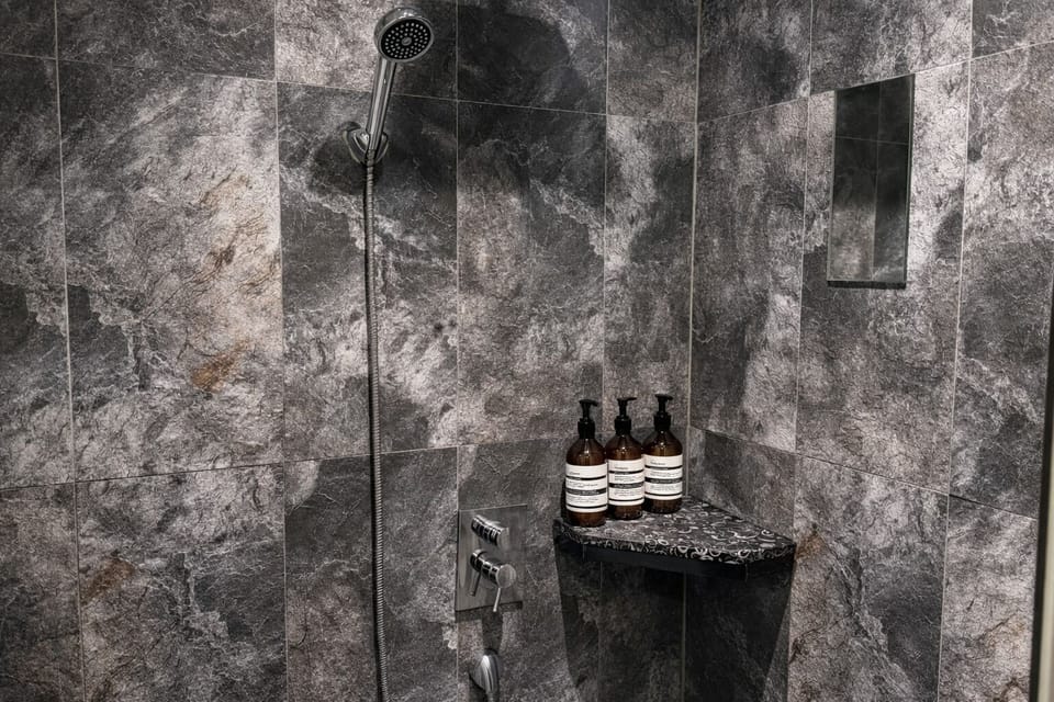 Basic Twin Room | Bathroom | Separate tub and shower, deep soaking tub, free toiletries, hair dryer