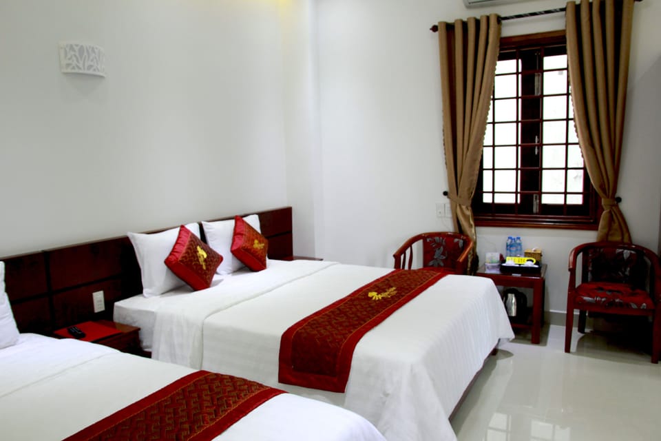 Family Room | Minibar, in-room safe, desk, soundproofing