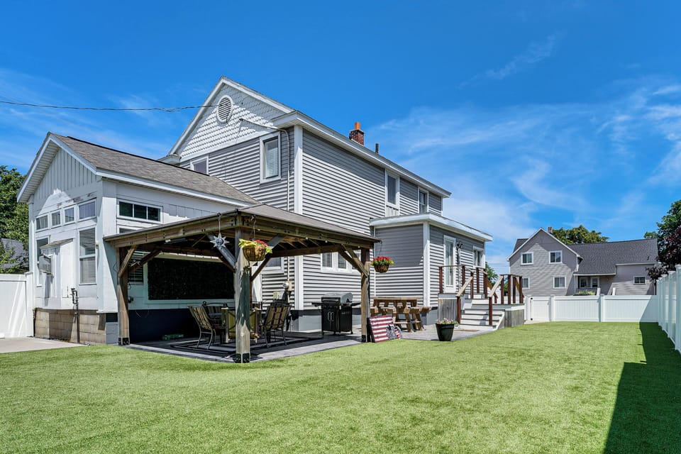 House (3 Bedrooms) | Front of property