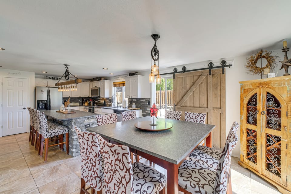 House (5 Bedrooms) | Interior