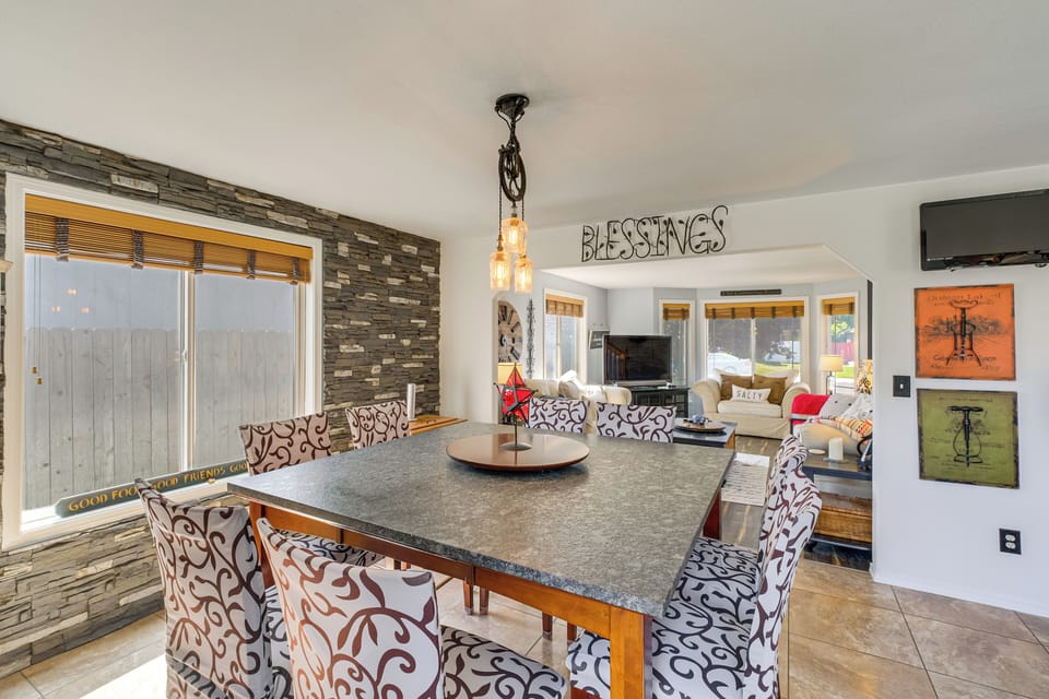 House (5 Bedrooms) | Interior