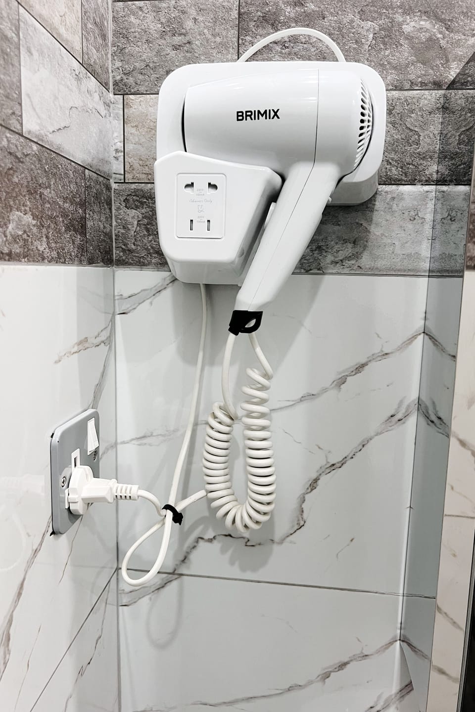 Double Room | Bathroom | Shower, free toiletries, hair dryer, towels