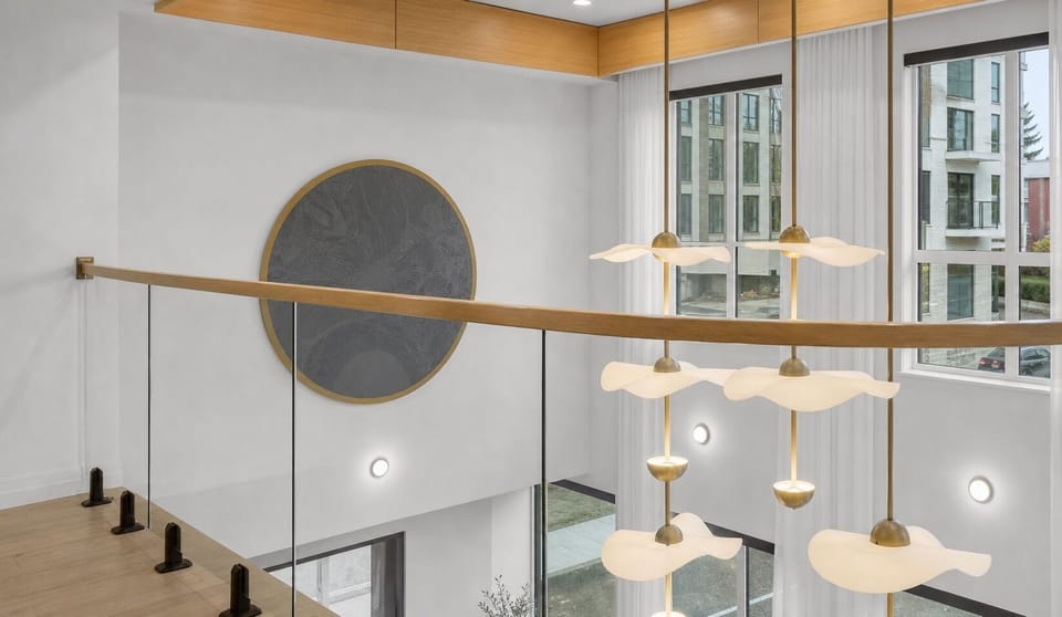 A beautifully appointed lobby with timeless appeal.
Modern design elements enhance its elegant atmosphere