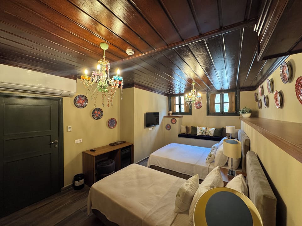 Luxury Suite, Multiple Beds | Minibar (free items), in-room safe, desk, laptop workspace