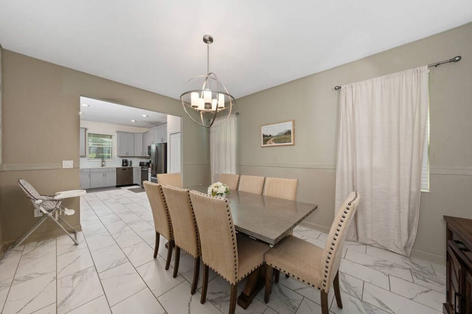 Basic Villa | Dining