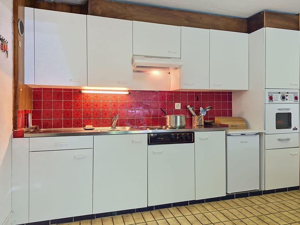 Kitchen, Kitchen Appliance, Countertop, Major Appliance, Kitchen Sink, Cabinetry, Flooring, Sink, Interior Design, Plumbing Fixture