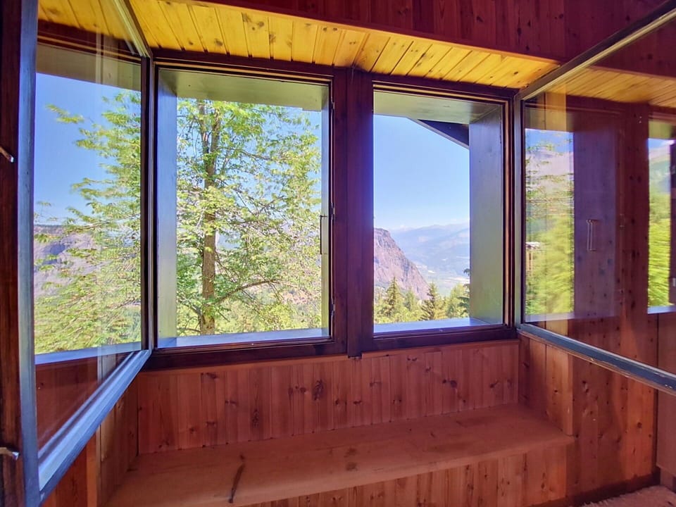 Wood, Hardwood, Wood Stain, Glass, Plank, Daylighting, Eco Hotel, Plywood, Balcony, Varnish
