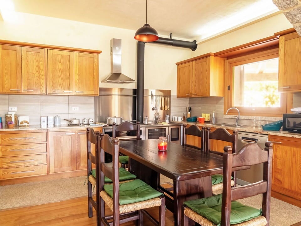Apartment, Condominium, Mixed-Use, Hotel, Balcony