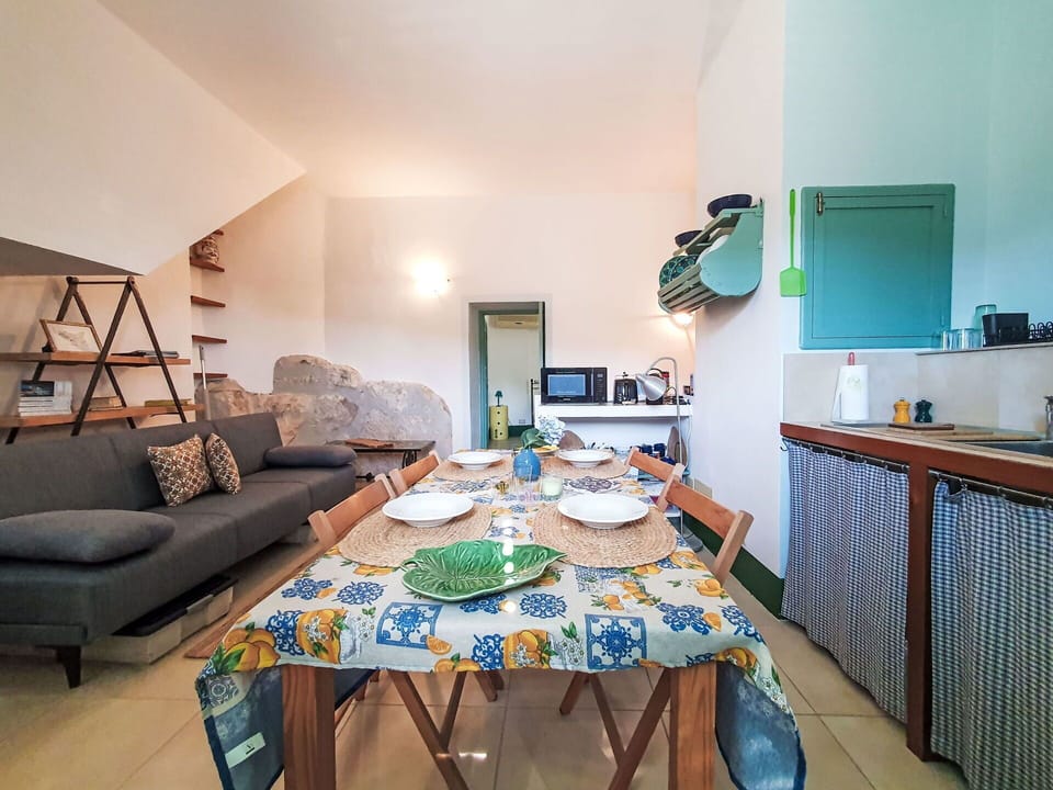 Apartment, Condominium, Mixed-Use, Hotel, Balcony