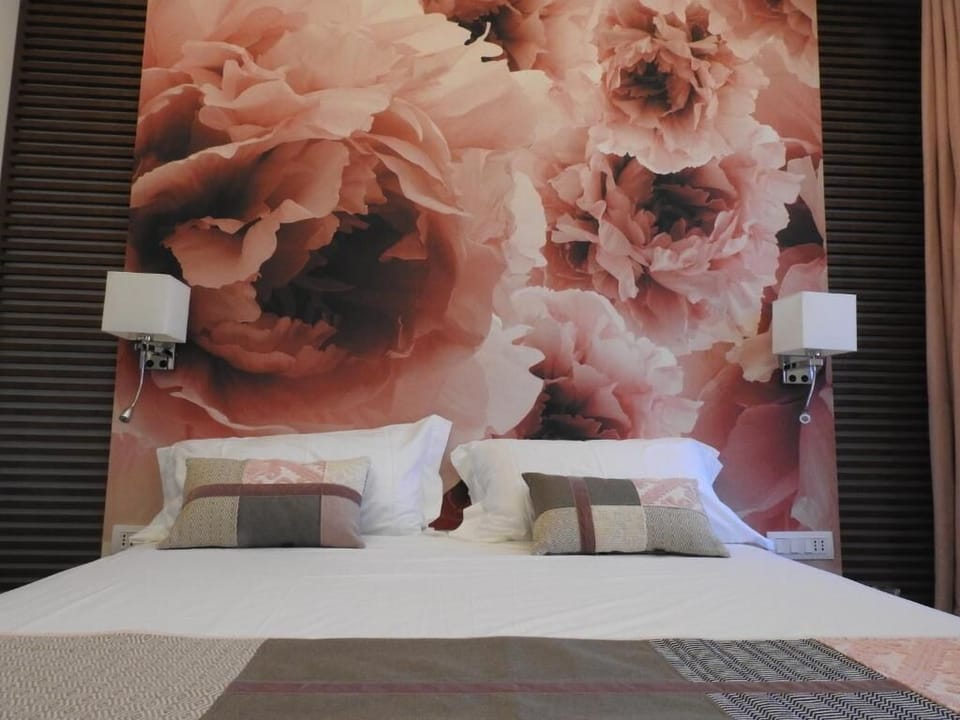 Deluxe Double Room, Balcony, Partial Ocean View | In-room safe, blackout drapes, soundproofing, WiFi (free)