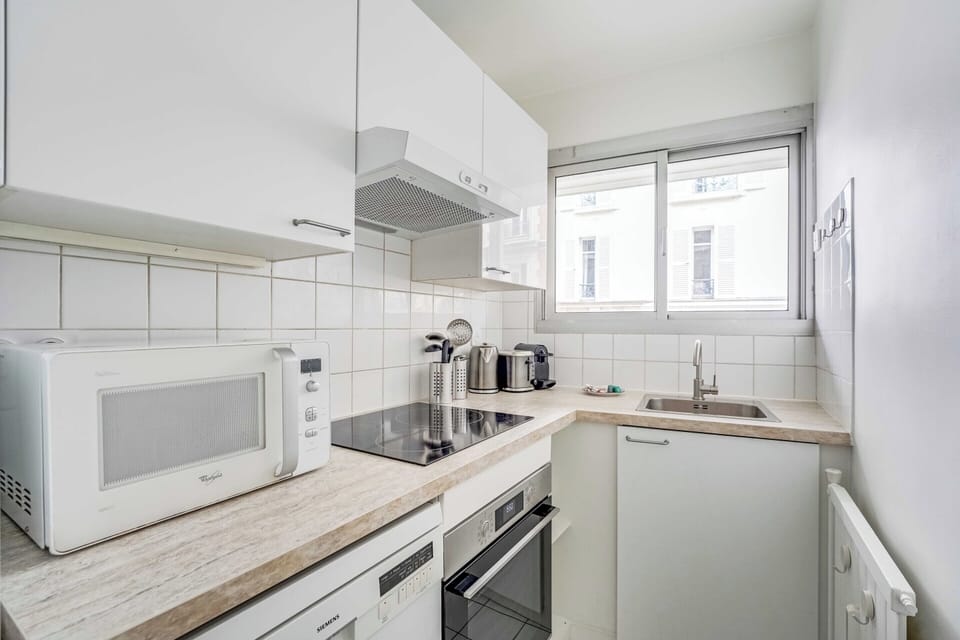 Apartment | Private kitchen | Coffee/tea maker, fridge, microwave, oven