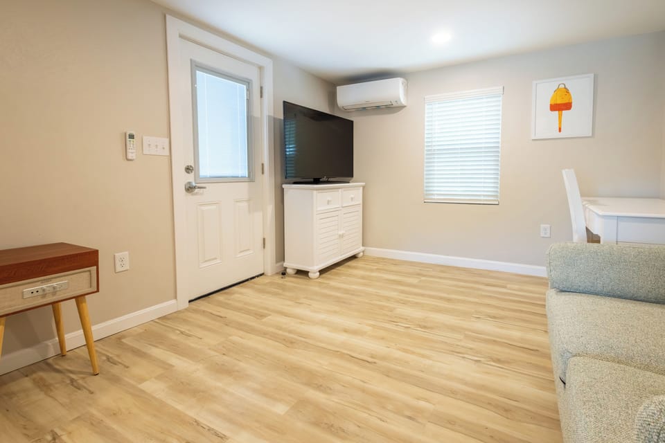 Jumbo | Living area