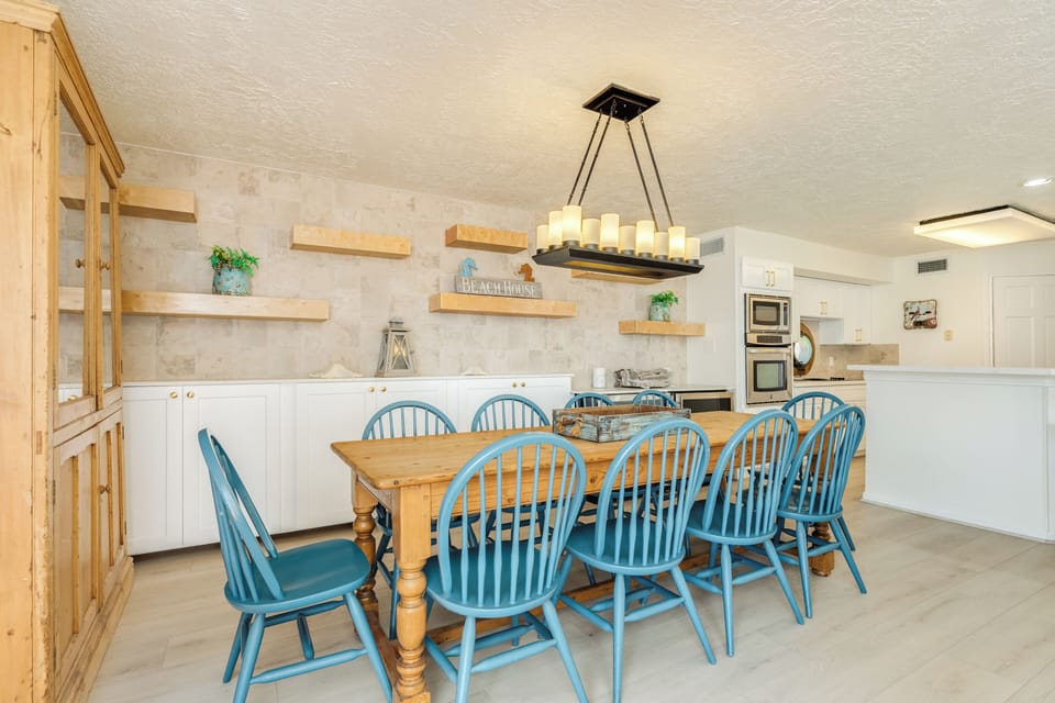 Sit up to 10 at the large dining table