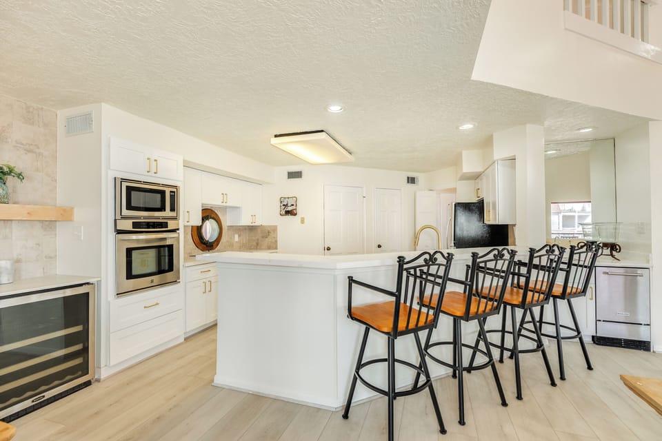 Seating for 4 more at the breakfast bar