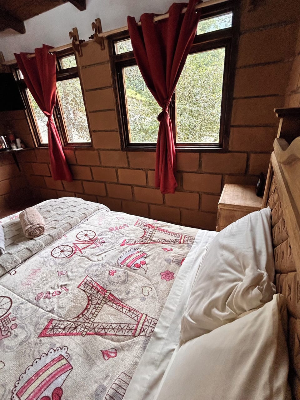 Double Room, Patio | Down comforters, WiFi (free), bed sheets