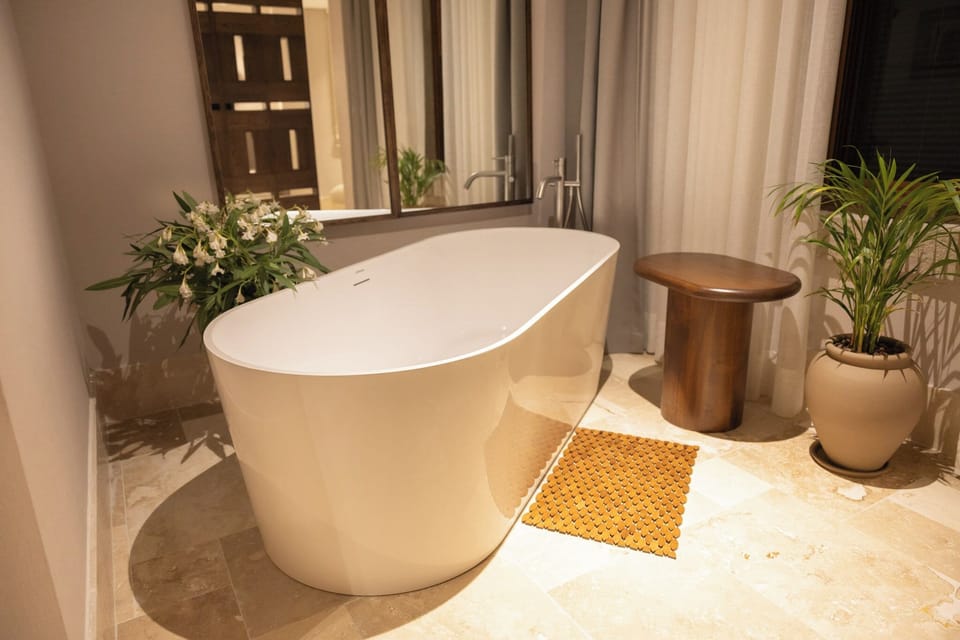 Suite, Pool View | Bathroom | Free toiletries, hair dryer, towels, soap