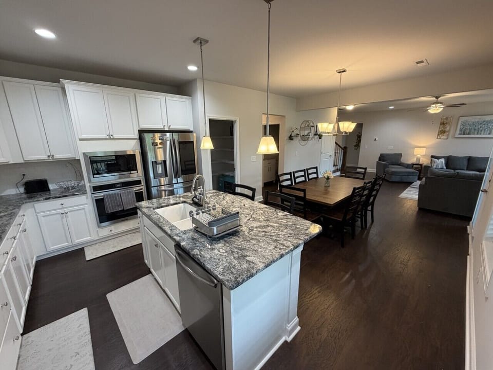 Beautiful and spacious kitchen
